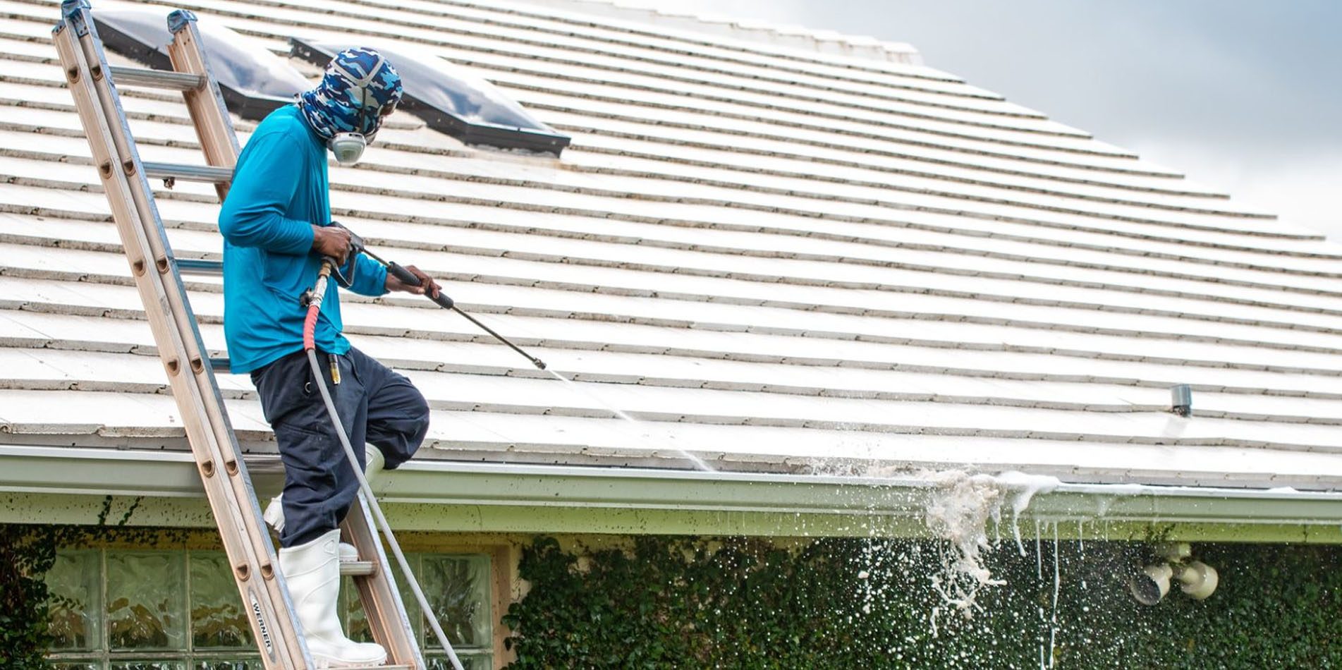 Professional Gutter Cleaning<br> With Transparent Pricing